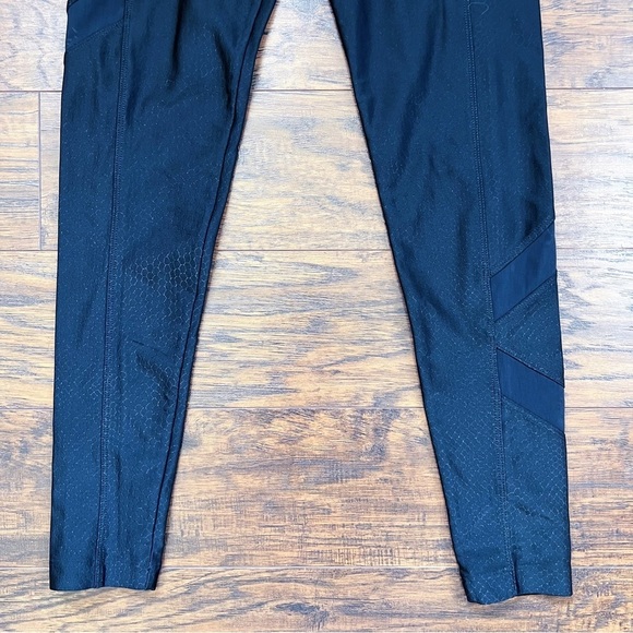 KORAL • Tribal Trilobal High Rise Legging black snake reptile texture sheer - Picture 8 of 11